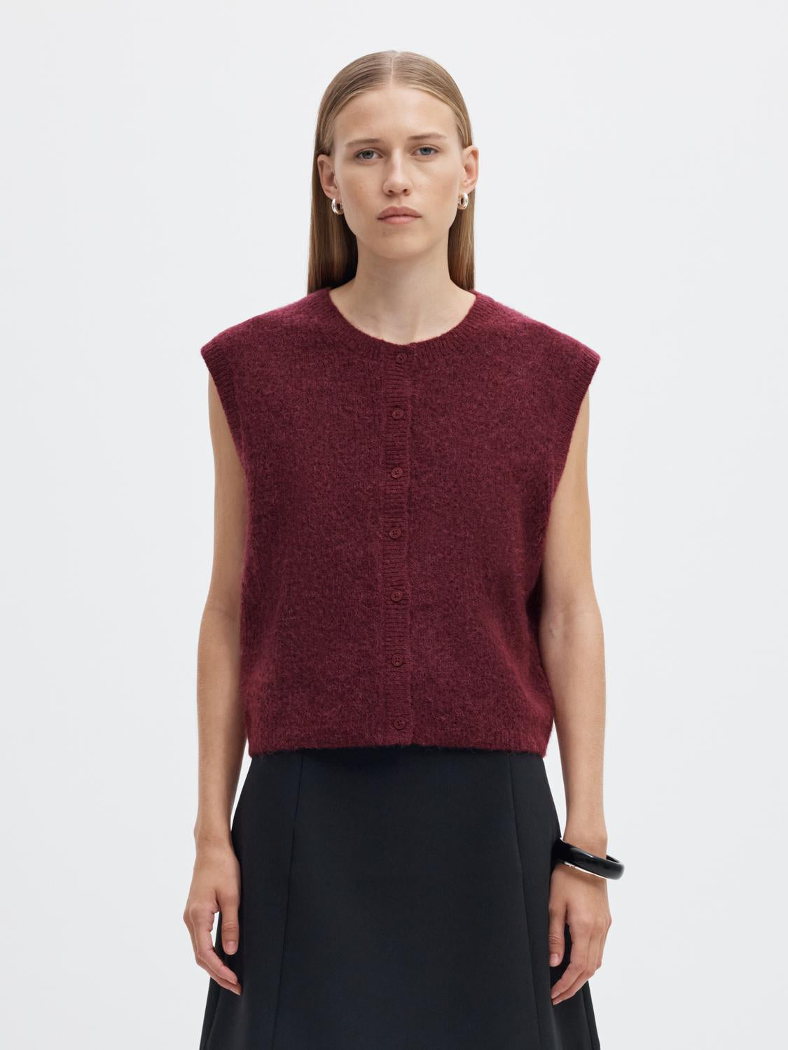 model_shot-front